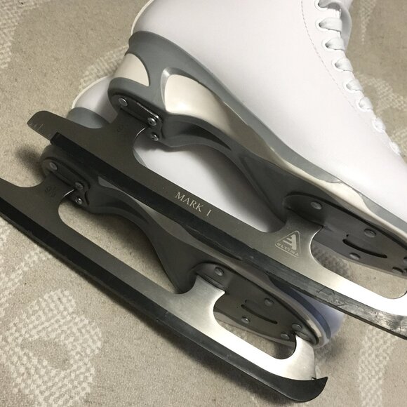 NIB Fleece-lined White Figure Senior Ice Skates - Picture 6 of 16